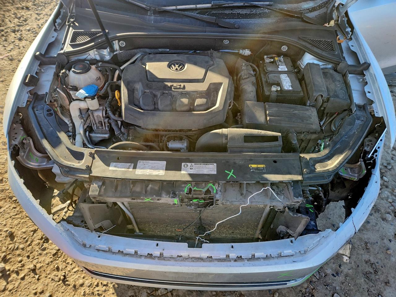 2018 VOLKSWAGEN PASSAT SE photo 11