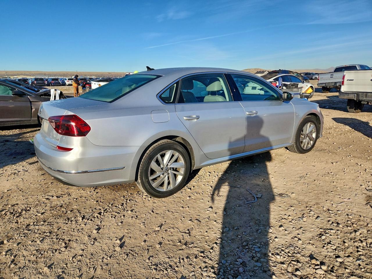 2018 VOLKSWAGEN PASSAT SE photo 3
