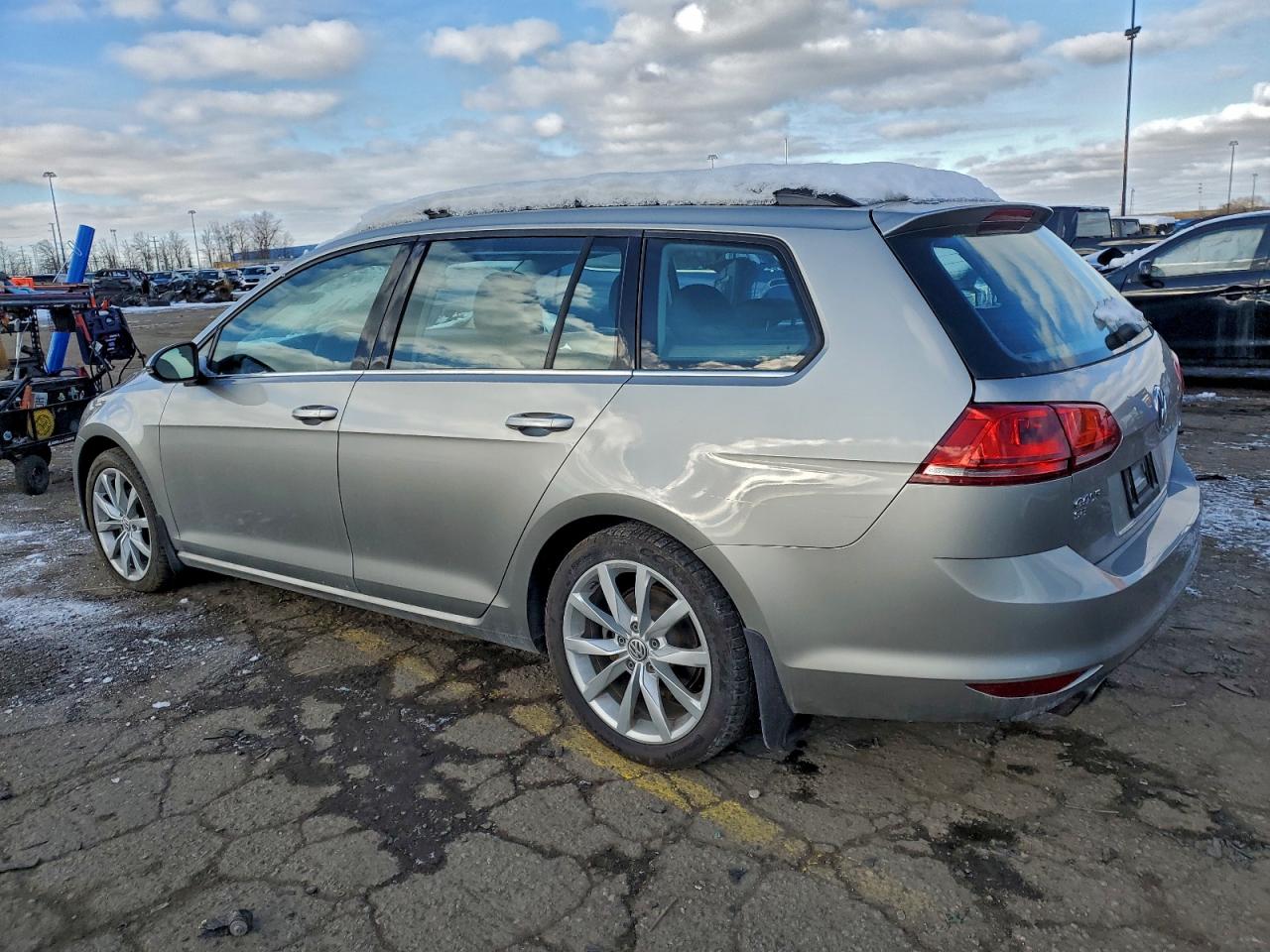 2017 VOLKSWAGEN GOLF SPORTWAGEN S photo 2