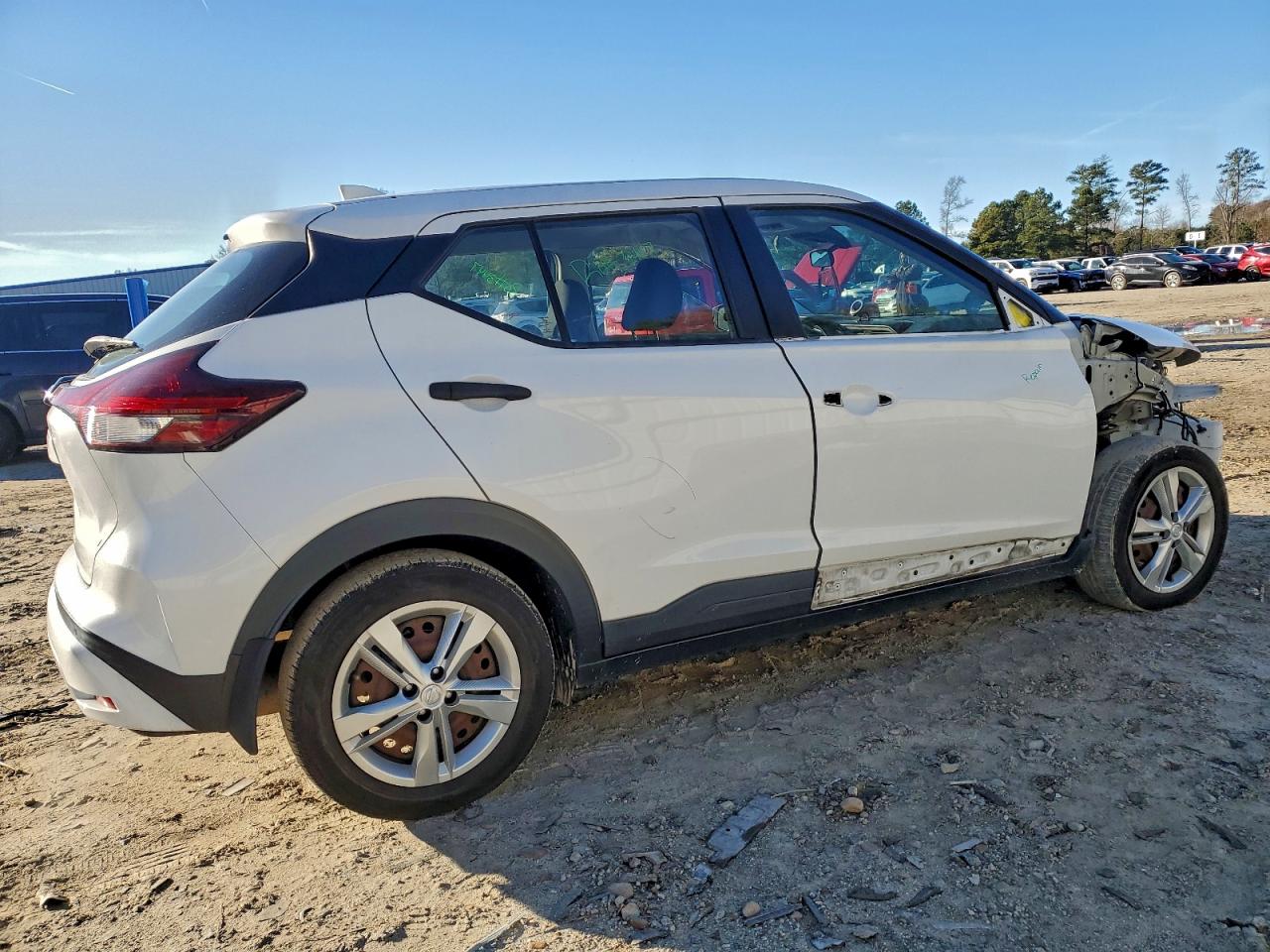 2021 NISSAN KICKS S photo 3