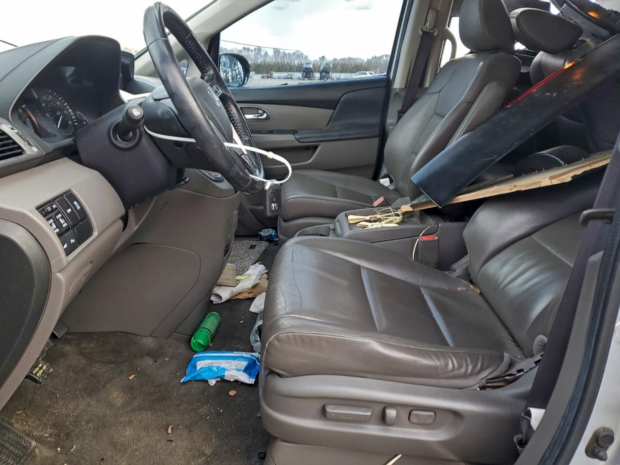 2014 HONDA ODYSSEY TOURING photo 7