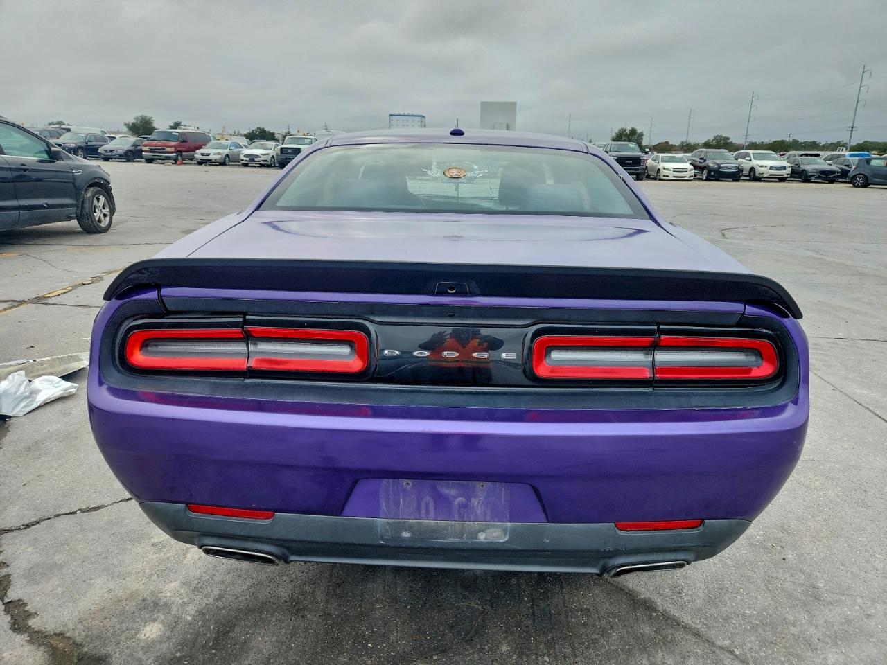 2016 DODGE CHALLENGER SXT photo 6