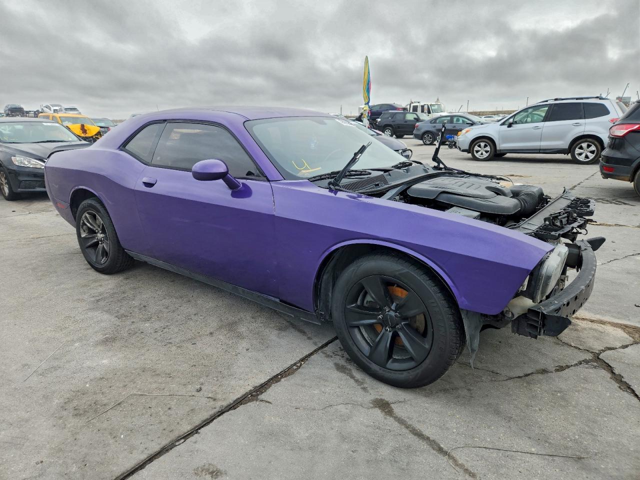 2016 DODGE CHALLENGER SXT photo 4