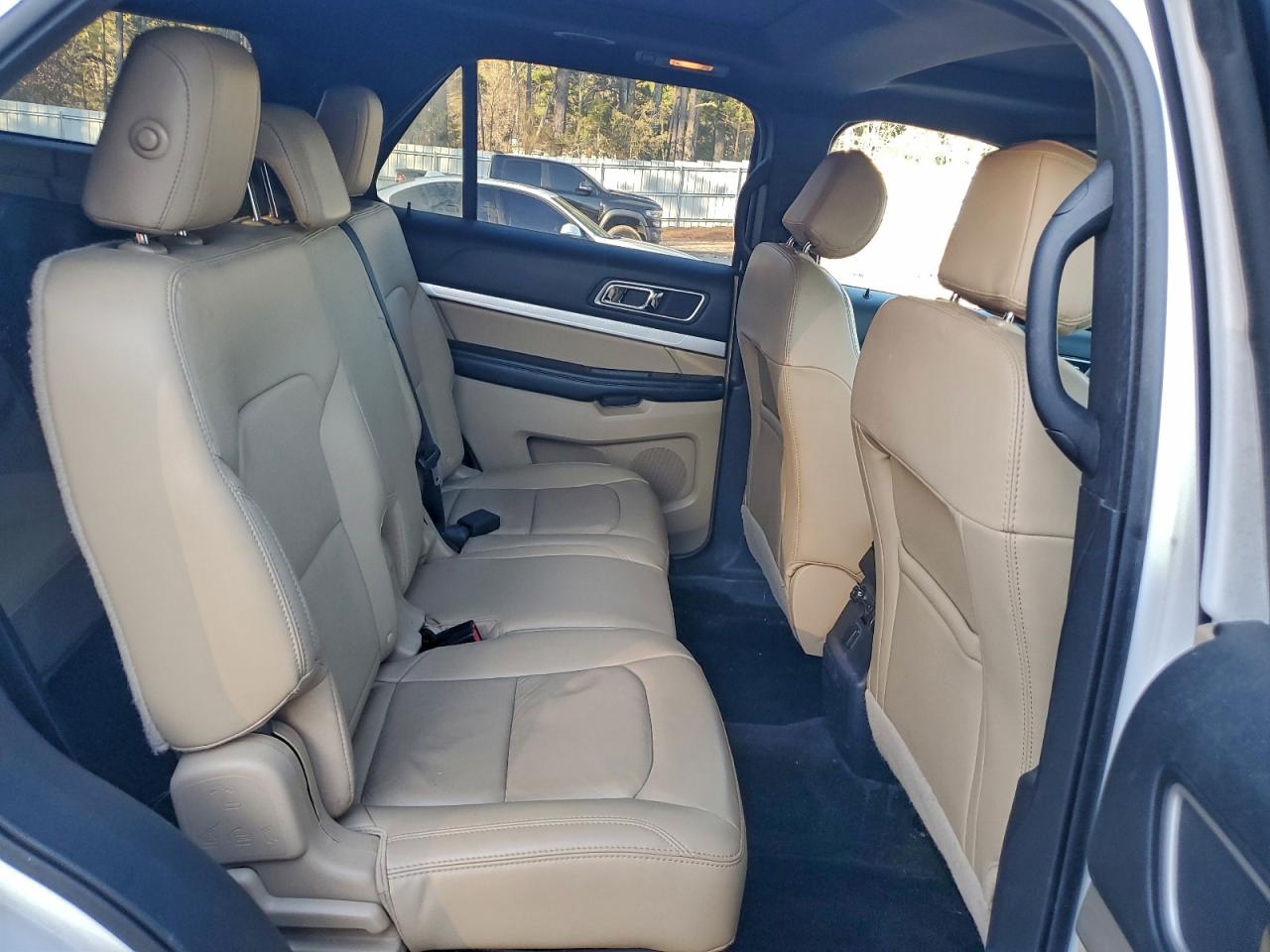 2017 FORD EXPLORER XLT photo 11