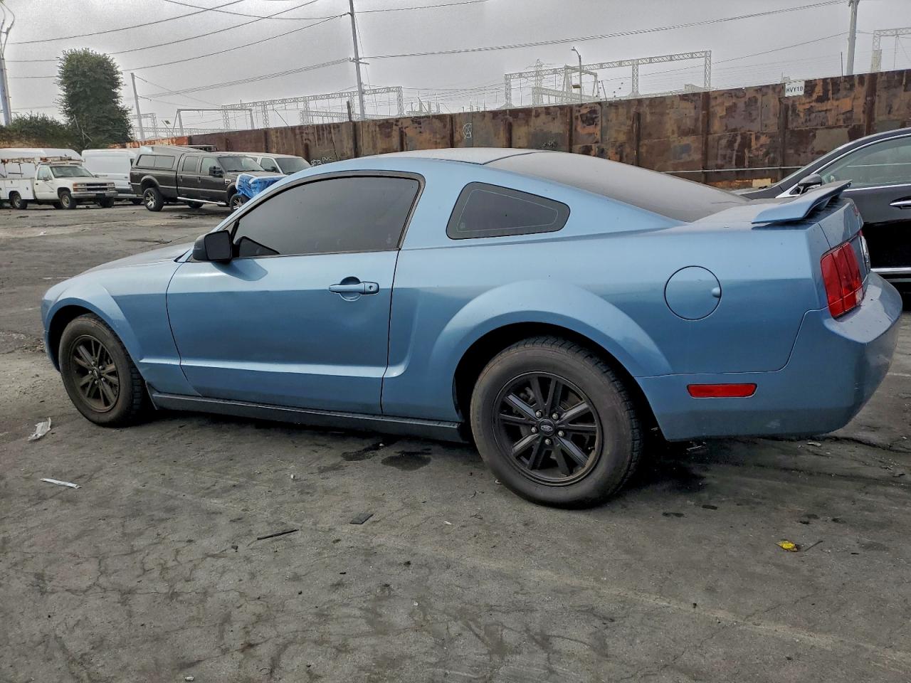 2005 FORD MUSTANG photo 2