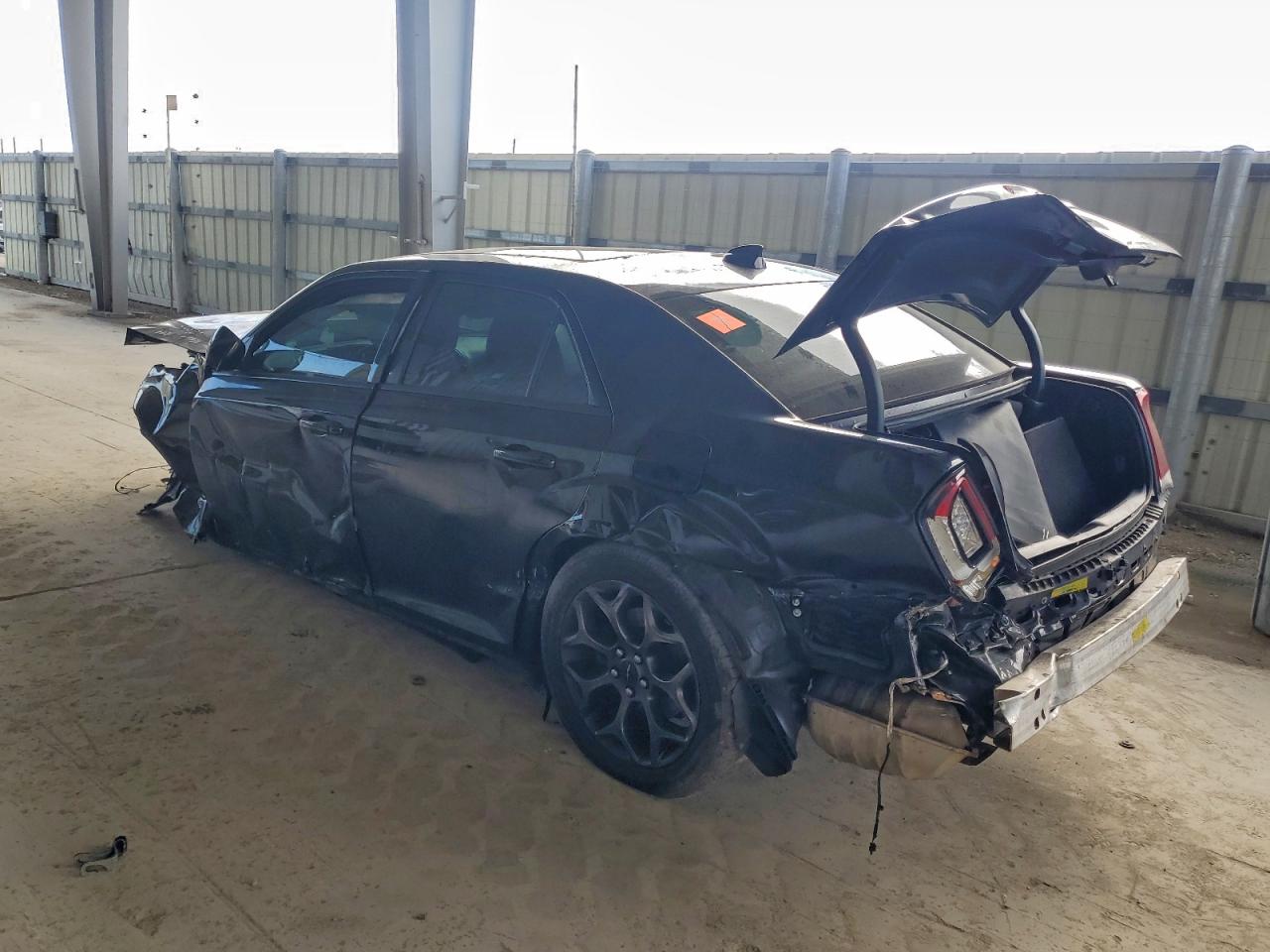 2018 CHRYSLER 300 S photo 2