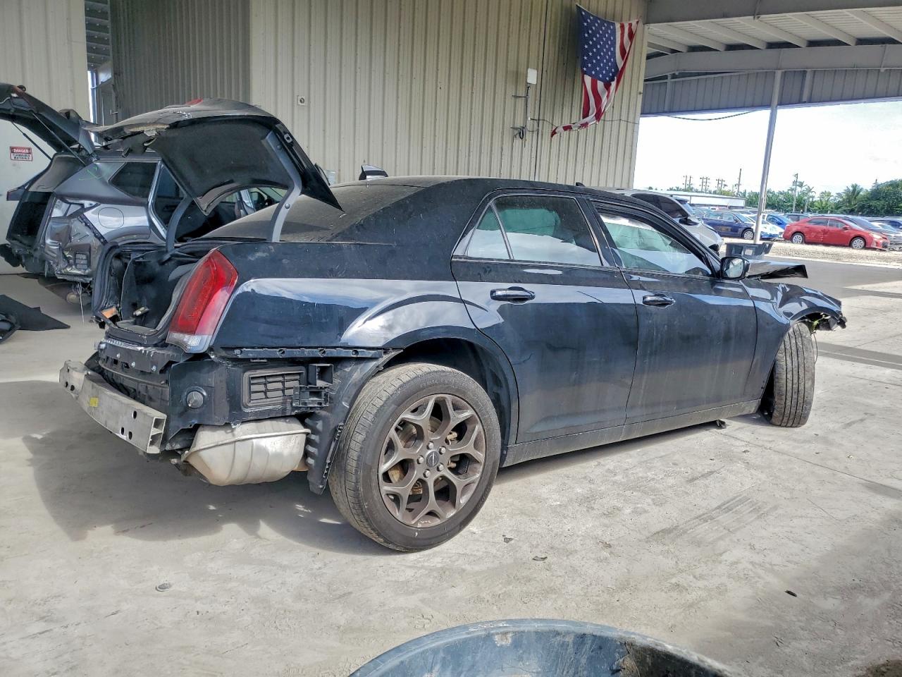 2018 CHRYSLER 300 S photo 3