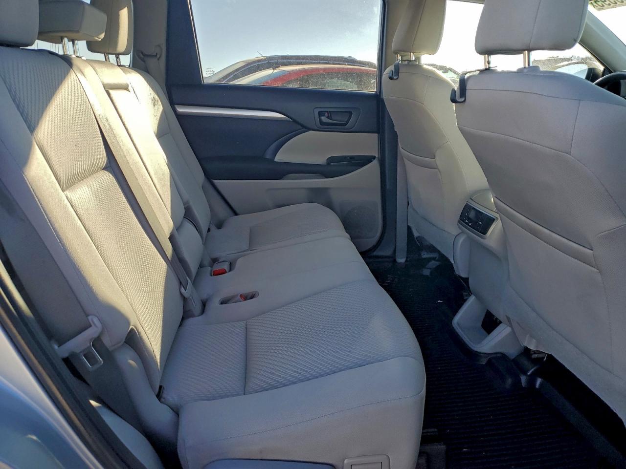 2019 TOYOTA HIGHLANDER LE photo 11