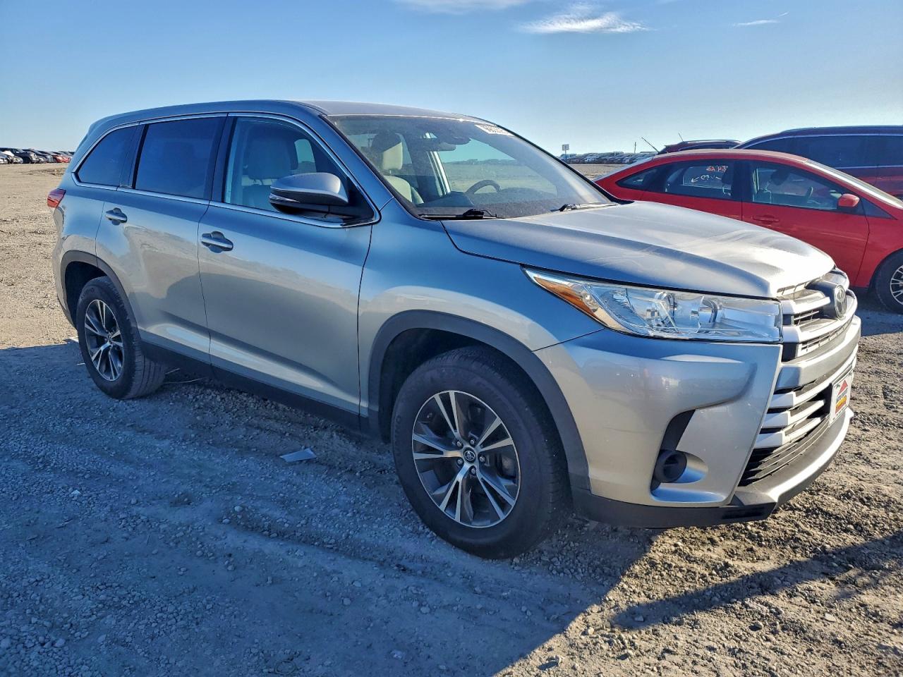 2019 TOYOTA HIGHLANDER LE photo 4