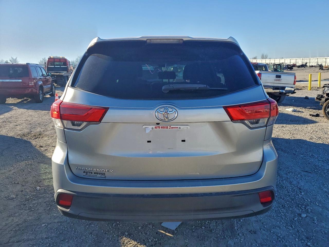 2019 TOYOTA HIGHLANDER LE photo 6