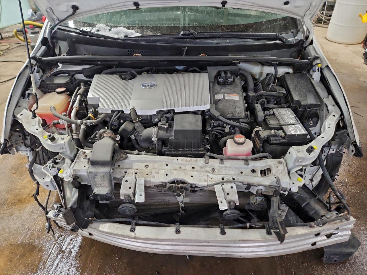 2016 TOYOTA PRIUS photo 11