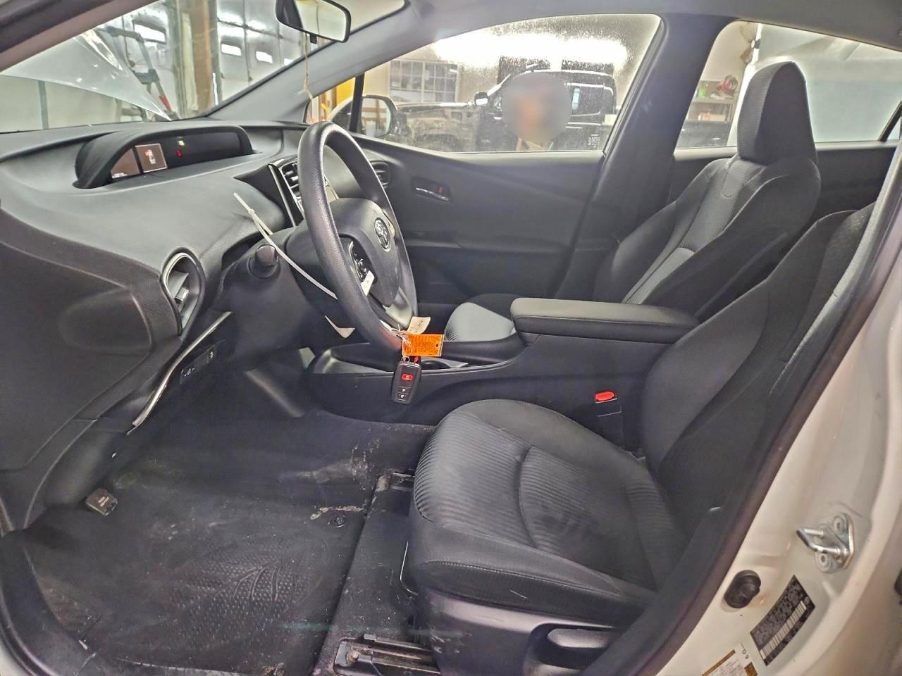 2016 TOYOTA PRIUS photo 7