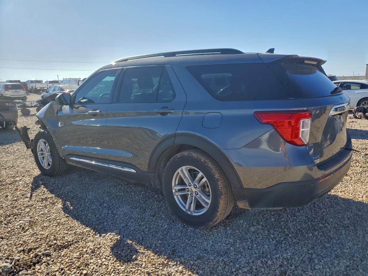 2023 FORD EXPLORER XLT photo 2