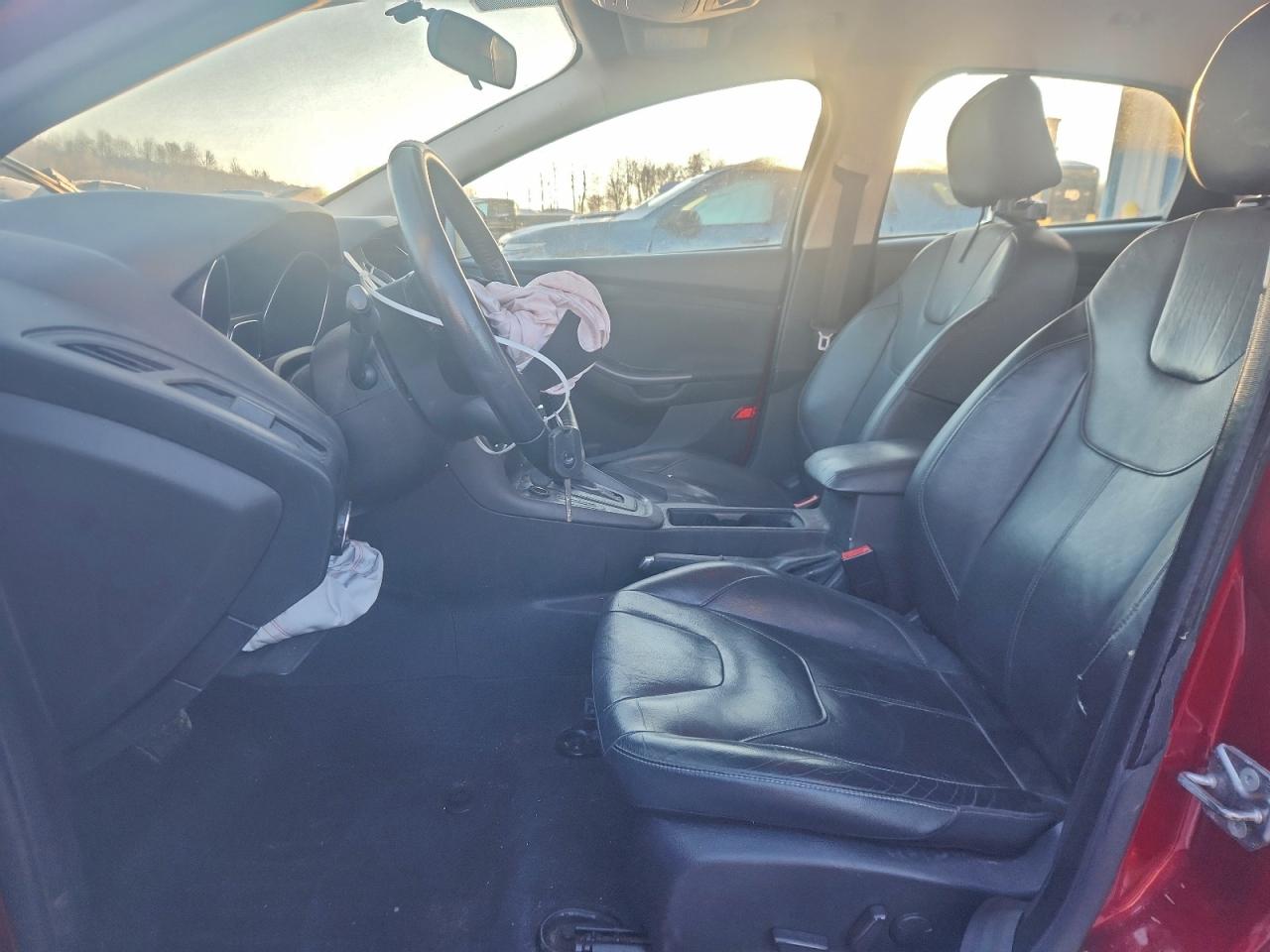2015 FORD FOCUS SE photo 13