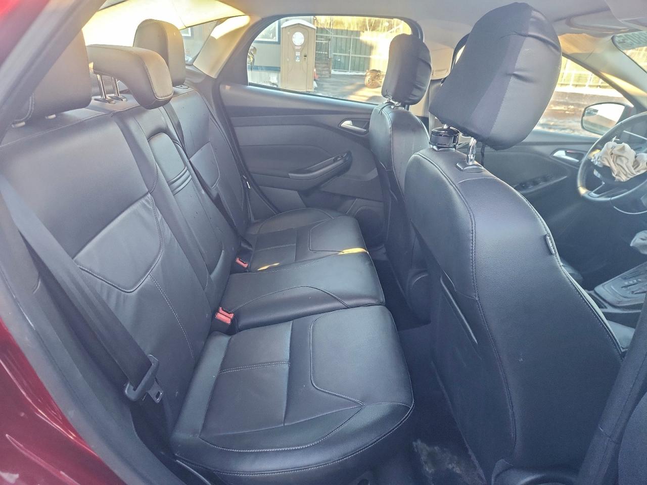 2015 FORD FOCUS SE photo 19