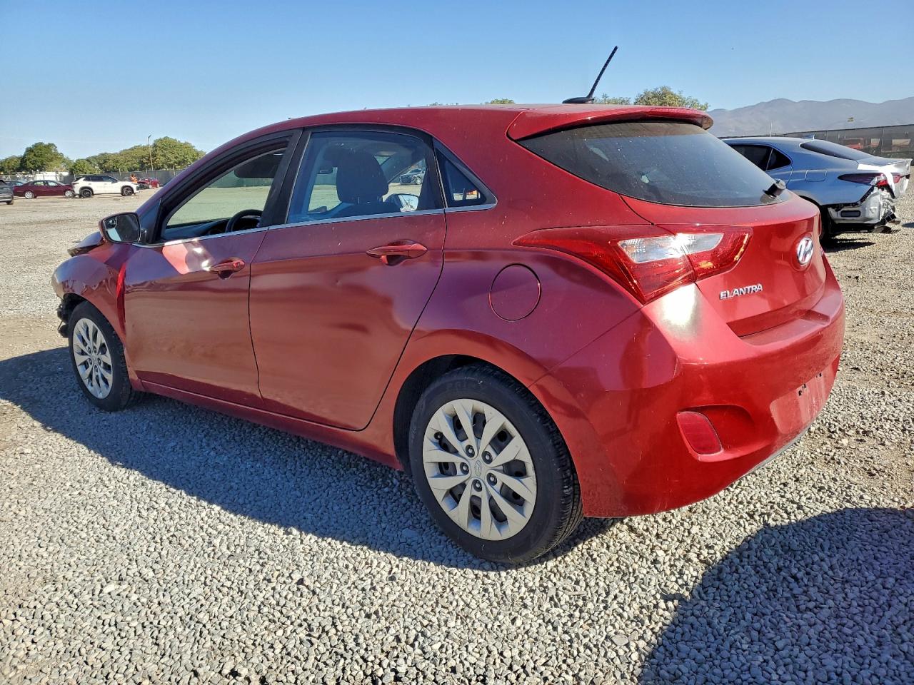 2017 HYUNDAI ELANTRA GT photo 2