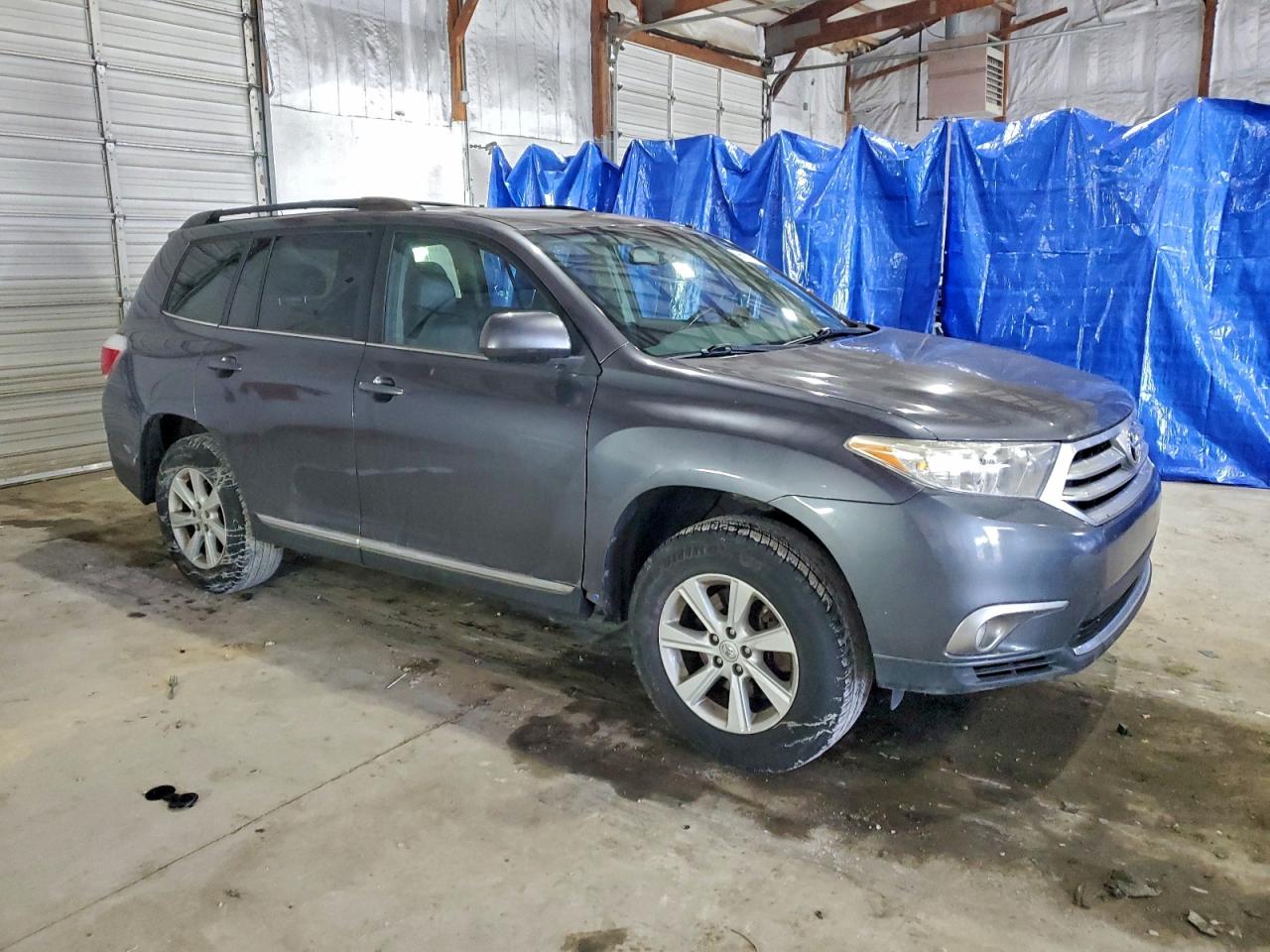 2013 TOYOTA HIGHLANDER BASE photo 4