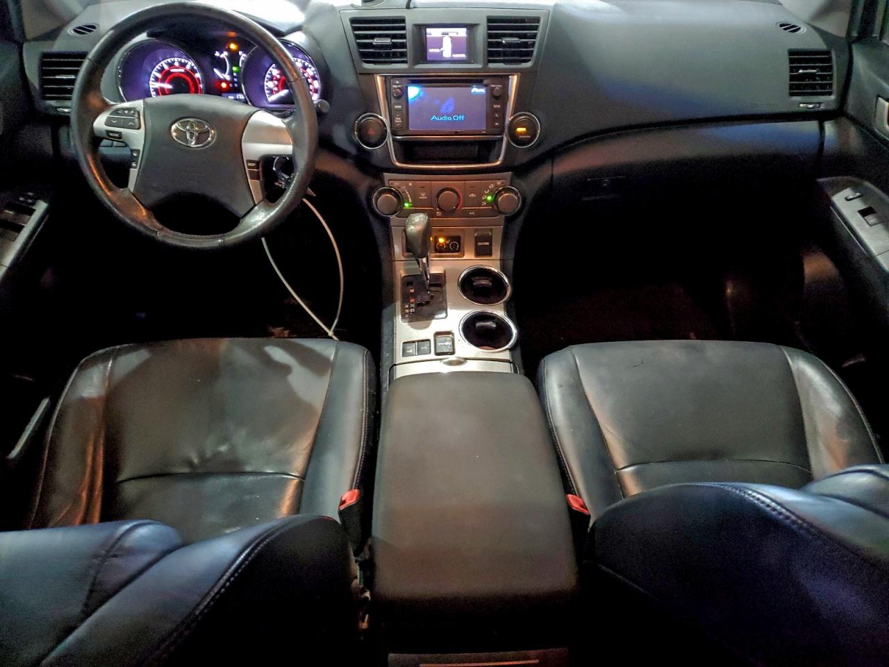 2013 TOYOTA HIGHLANDER BASE photo 8