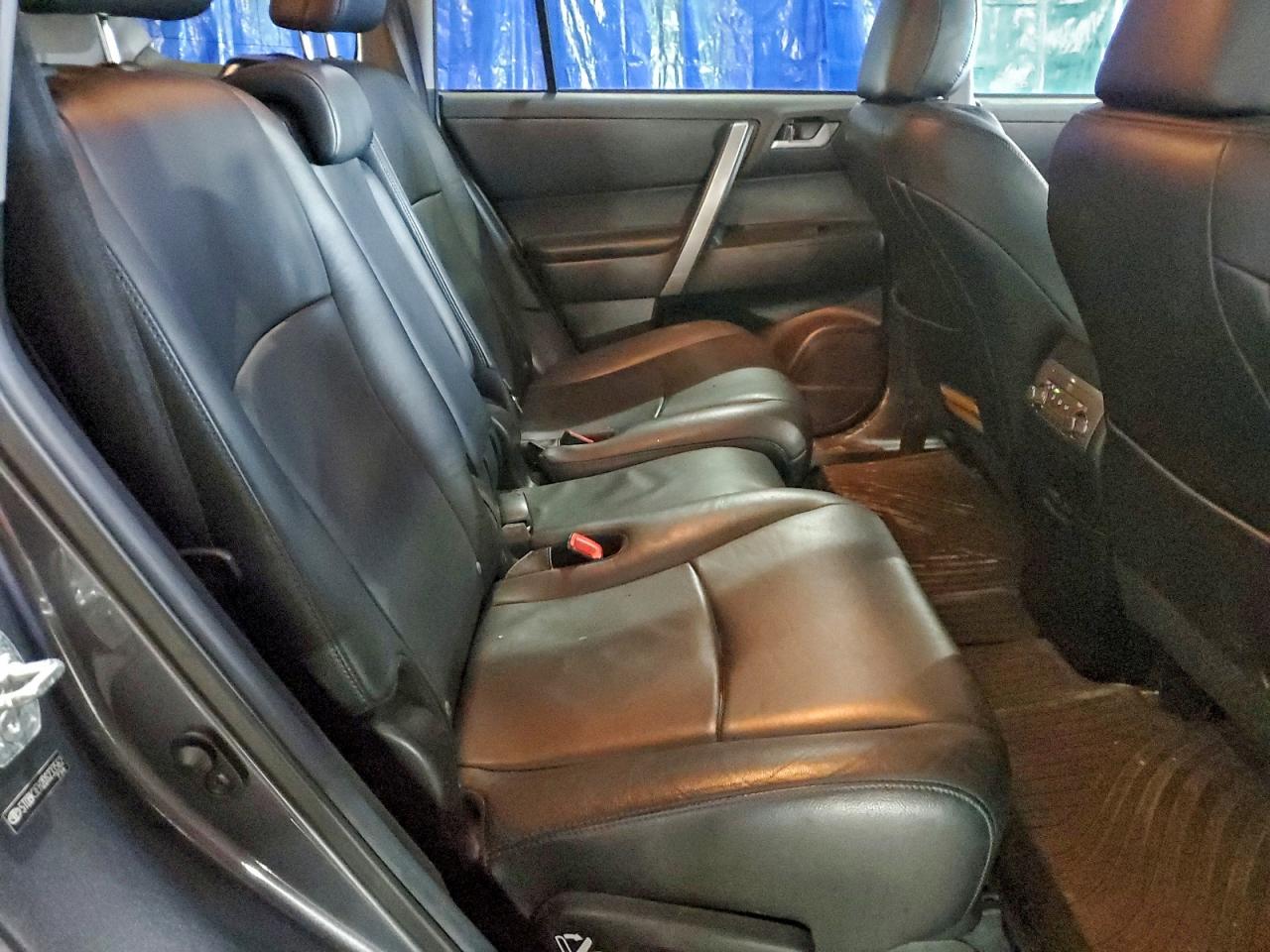 2013 TOYOTA HIGHLANDER BASE photo 11