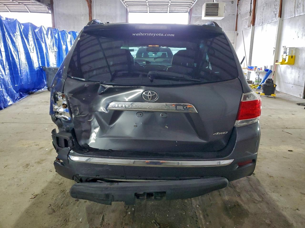 2013 TOYOTA HIGHLANDER BASE photo 6