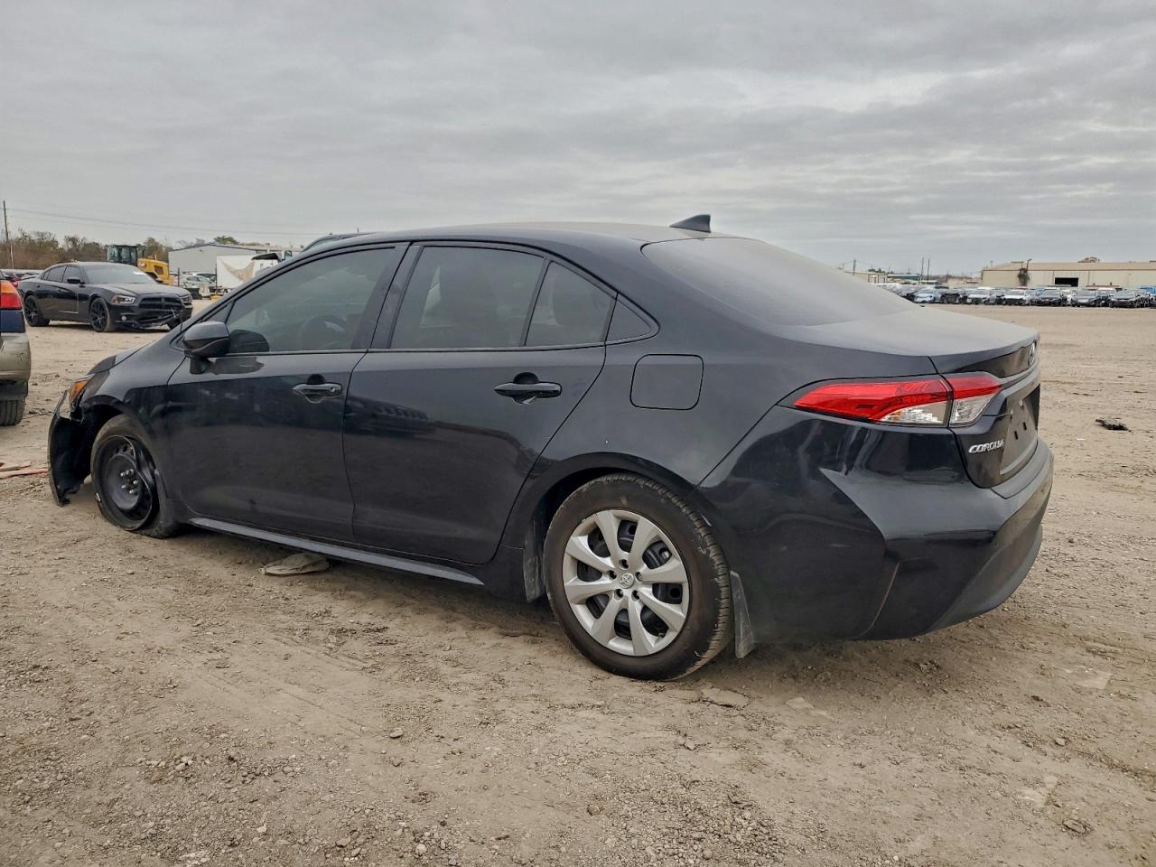 2025 TOYOTA COROLLA LE photo 2
