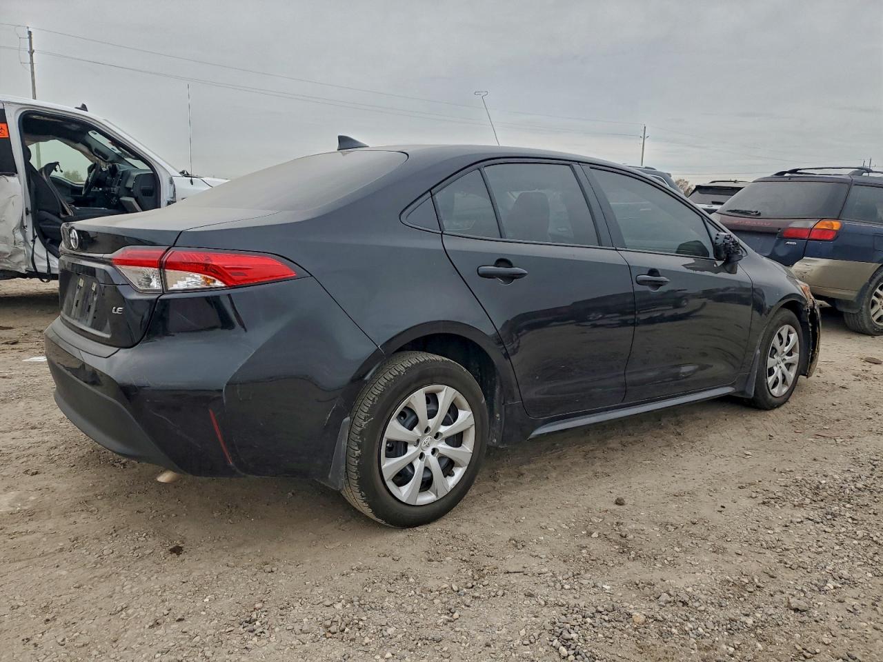 2025 TOYOTA COROLLA LE photo 3