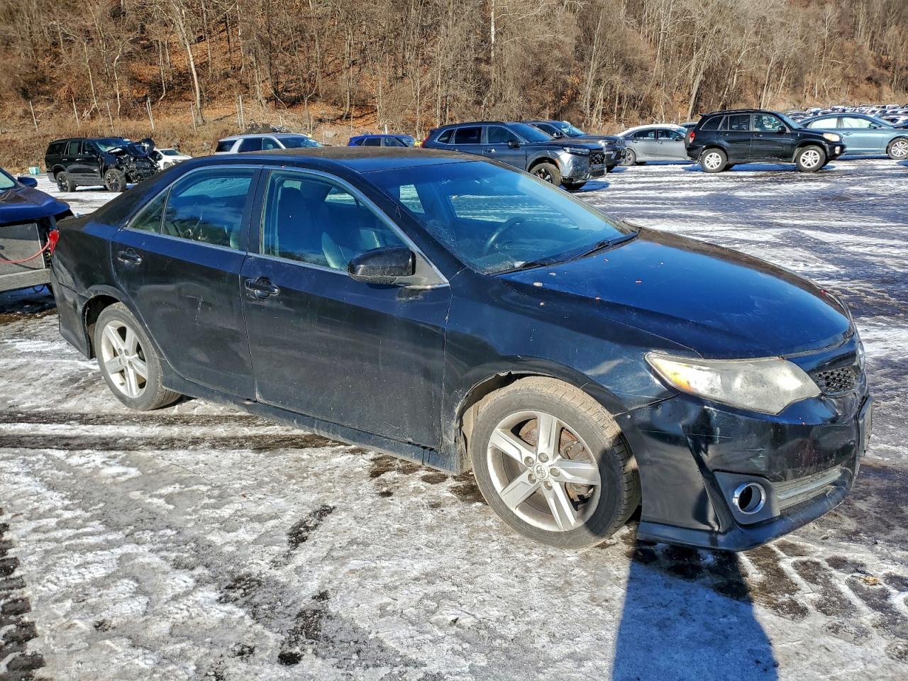 2014 TOYOTA CAMRY L photo 4