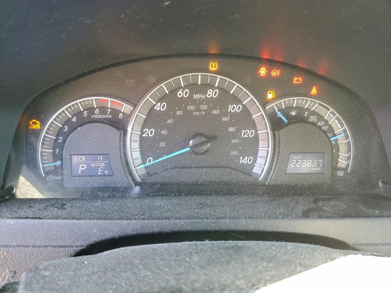 2014 TOYOTA CAMRY L photo 9