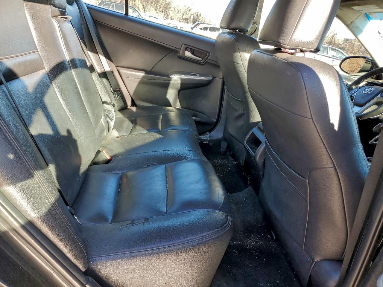2014 TOYOTA CAMRY L photo 10