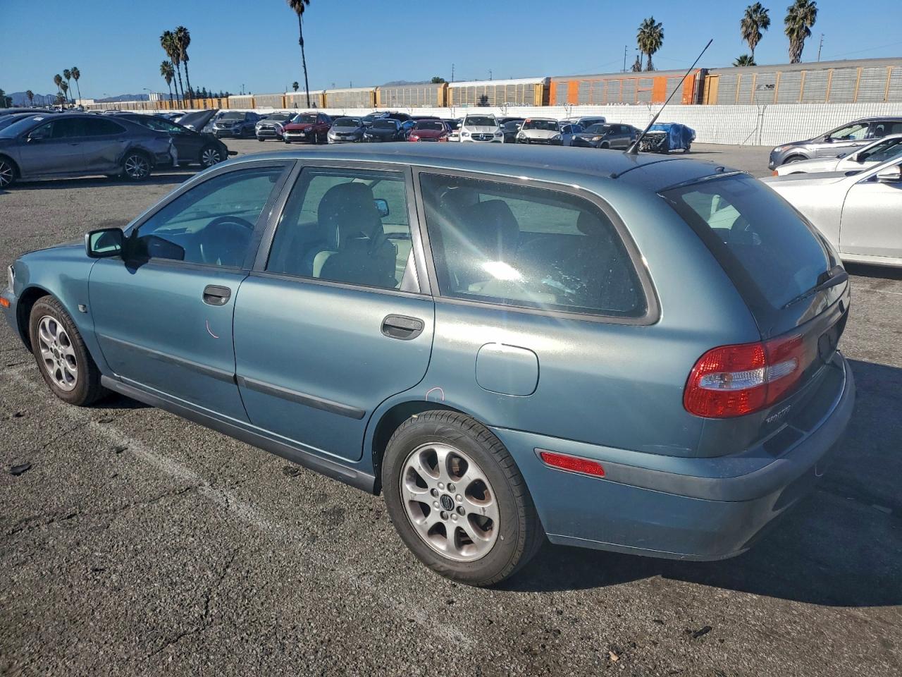 2002 VOLVO V40 1.9T photo 2