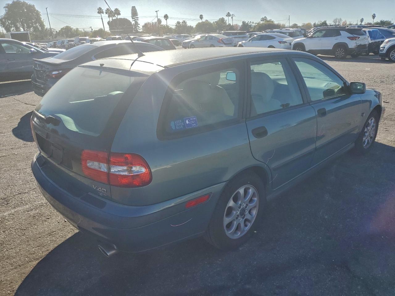 2002 VOLVO V40 1.9T photo 3