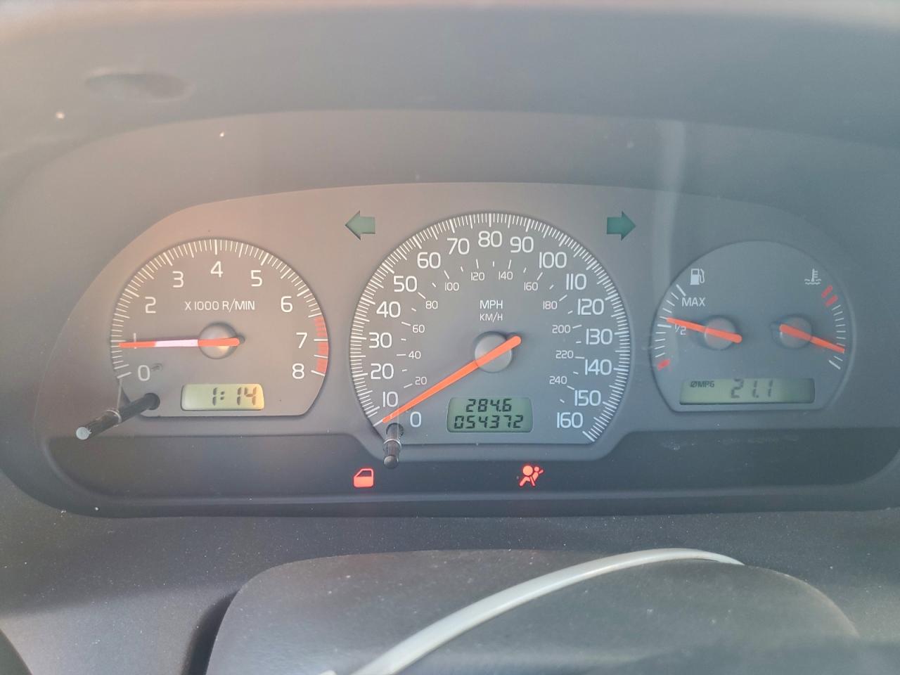 2002 VOLVO V40 1.9T photo 9