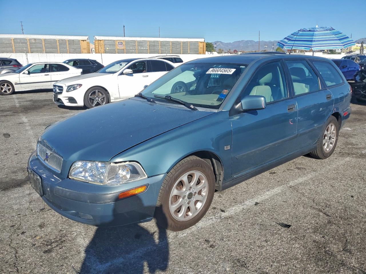2002 VOLVO V40 1.9T — FRONT END damage — photo 1