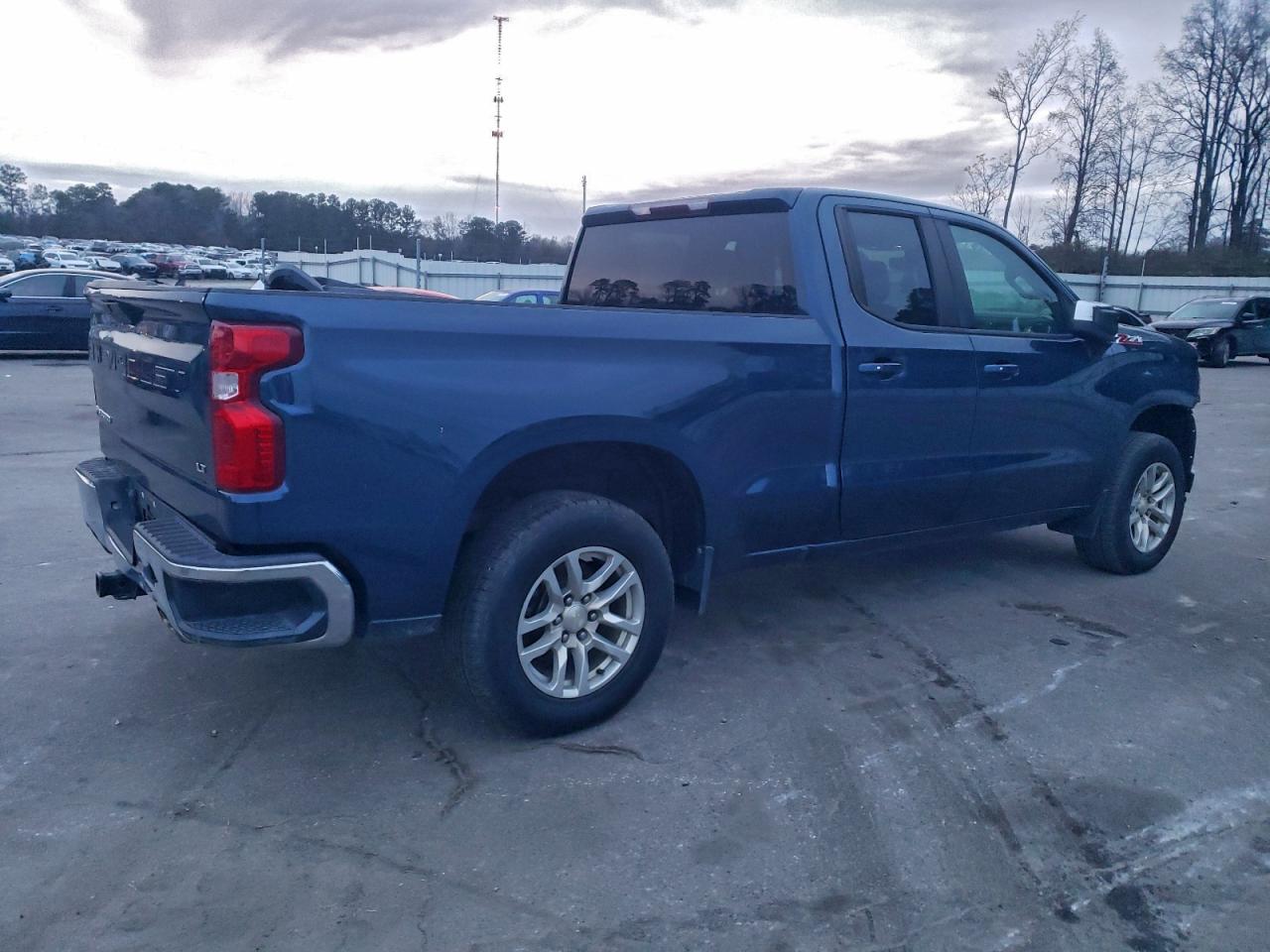 2019 CHEVROLET SILVERADO K1500 LT photo 3