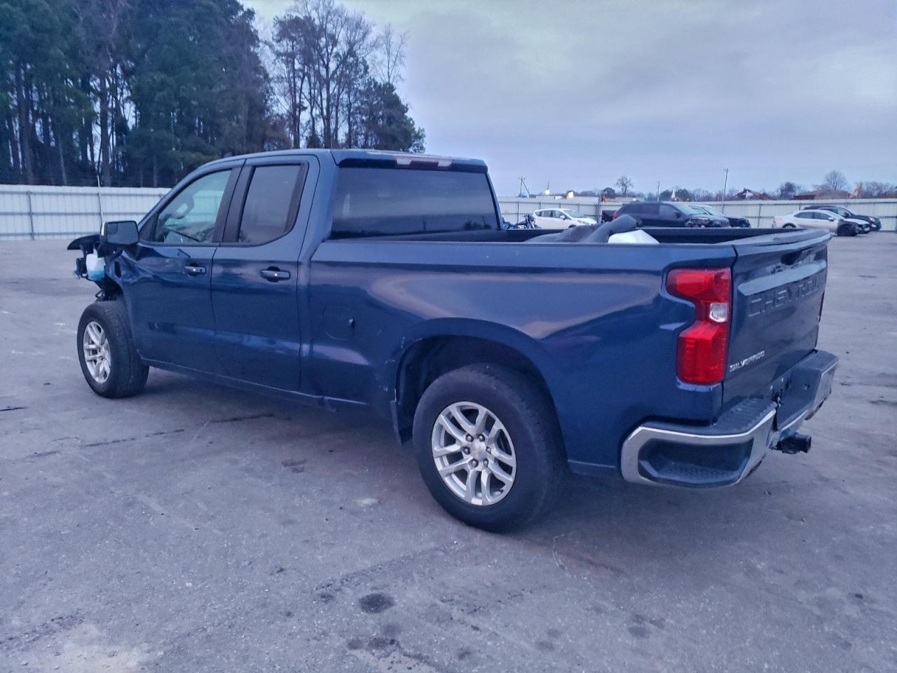 2019 CHEVROLET SILVERADO K1500 LT photo 2