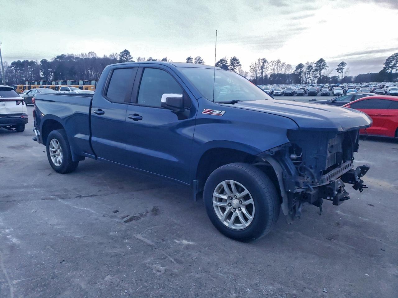 2019 CHEVROLET SILVERADO K1500 LT photo 4