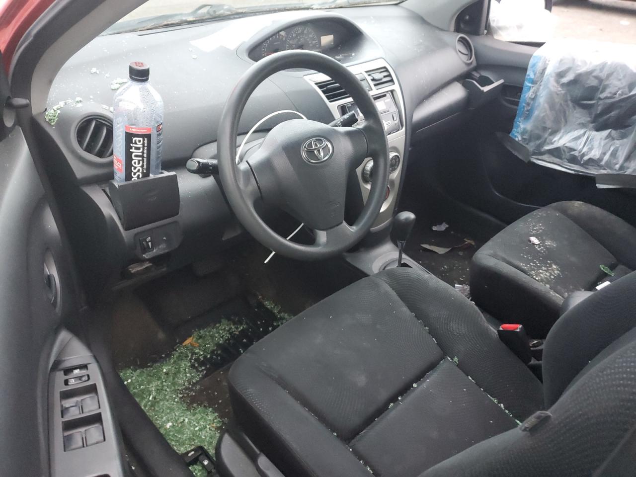 2012 TOYOTA YARIS photo 8