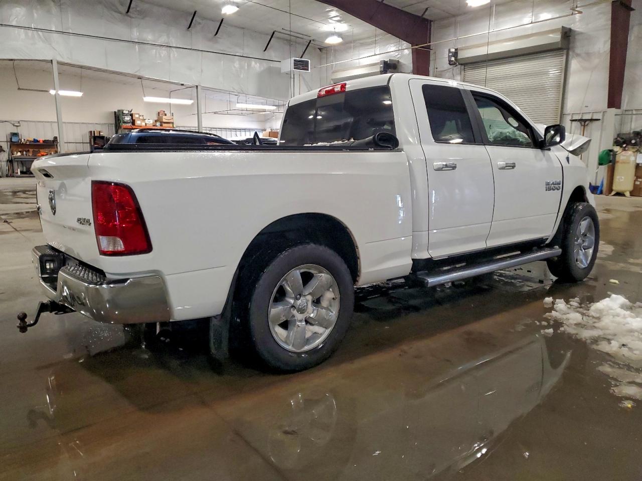 2014 RAM 1500 SLT photo 3