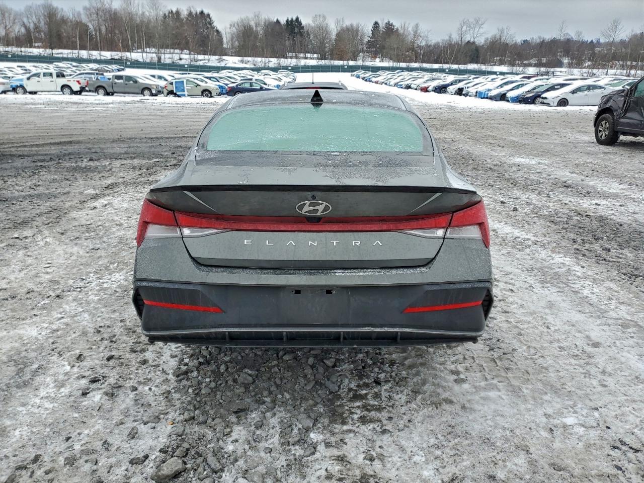 2025 HYUNDAI ELANTRA SEL SPORT photo 6