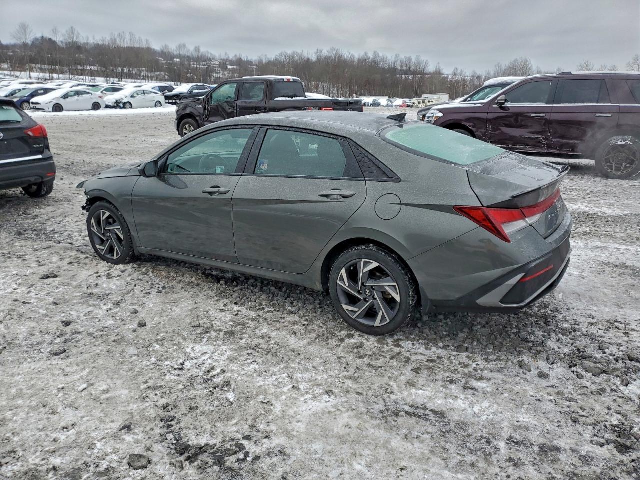 2025 HYUNDAI ELANTRA SEL SPORT photo 2