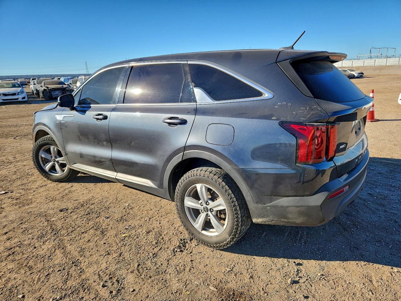 2022 KIA SORENTO LX photo 2