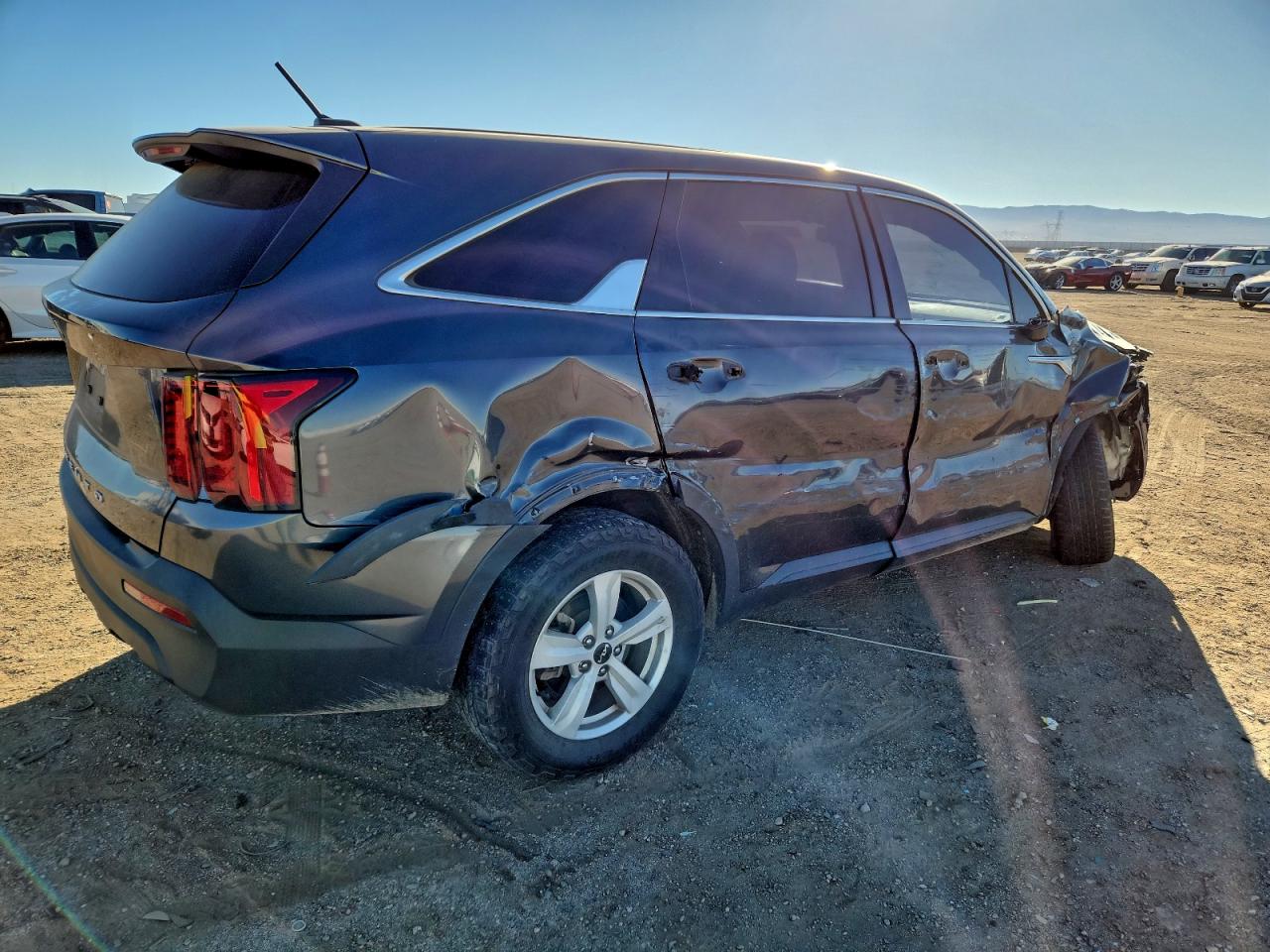 2022 KIA SORENTO LX photo 3