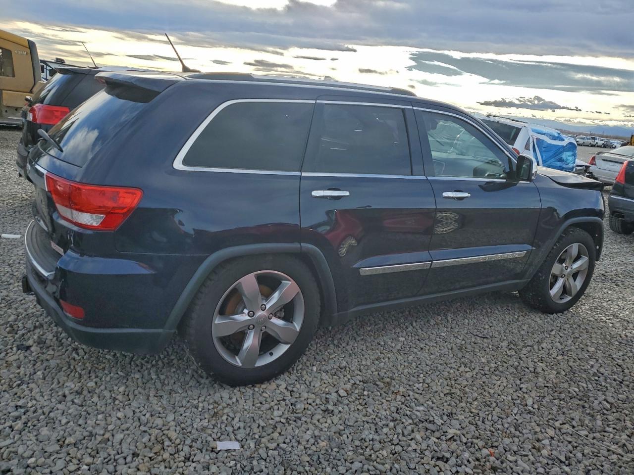 2012 JEEP GRAND CHEROKEE OVERLAND photo 3