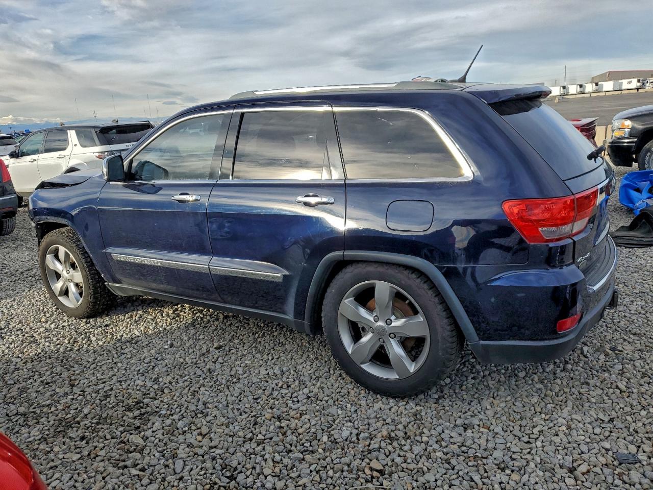 2012 JEEP GRAND CHEROKEE OVERLAND photo 2