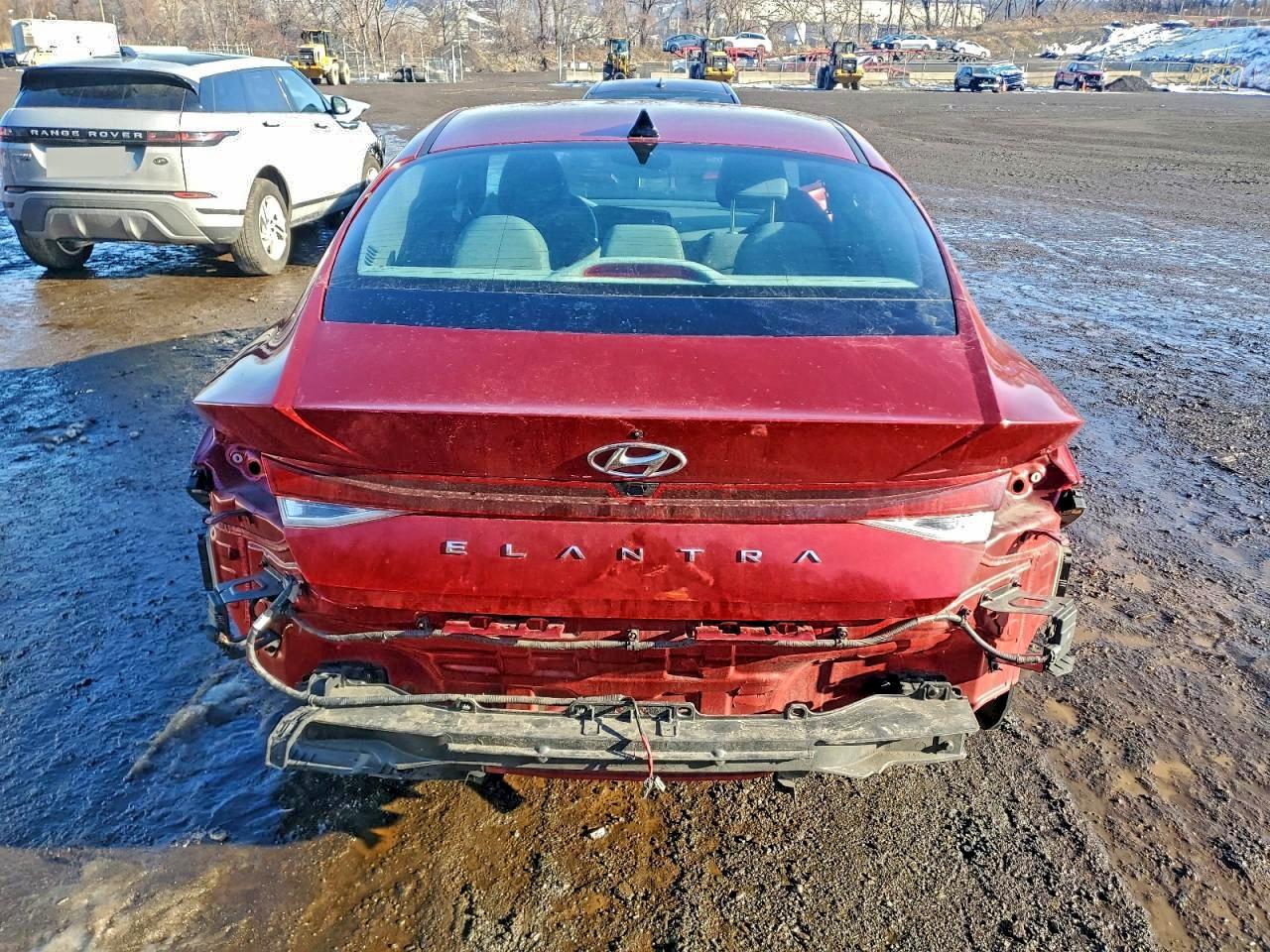 2023 HYUNDAI ELANTRA SEL photo 6