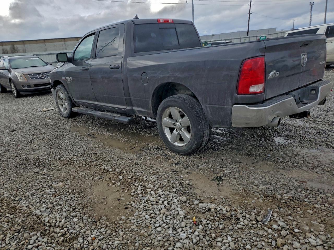 2019 RAM 1500 CLASSIC SLT photo 2