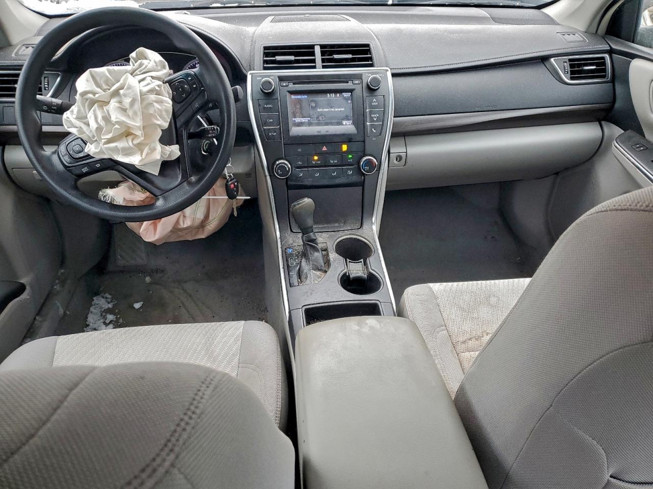 2017 TOYOTA CAMRY LE photo 8