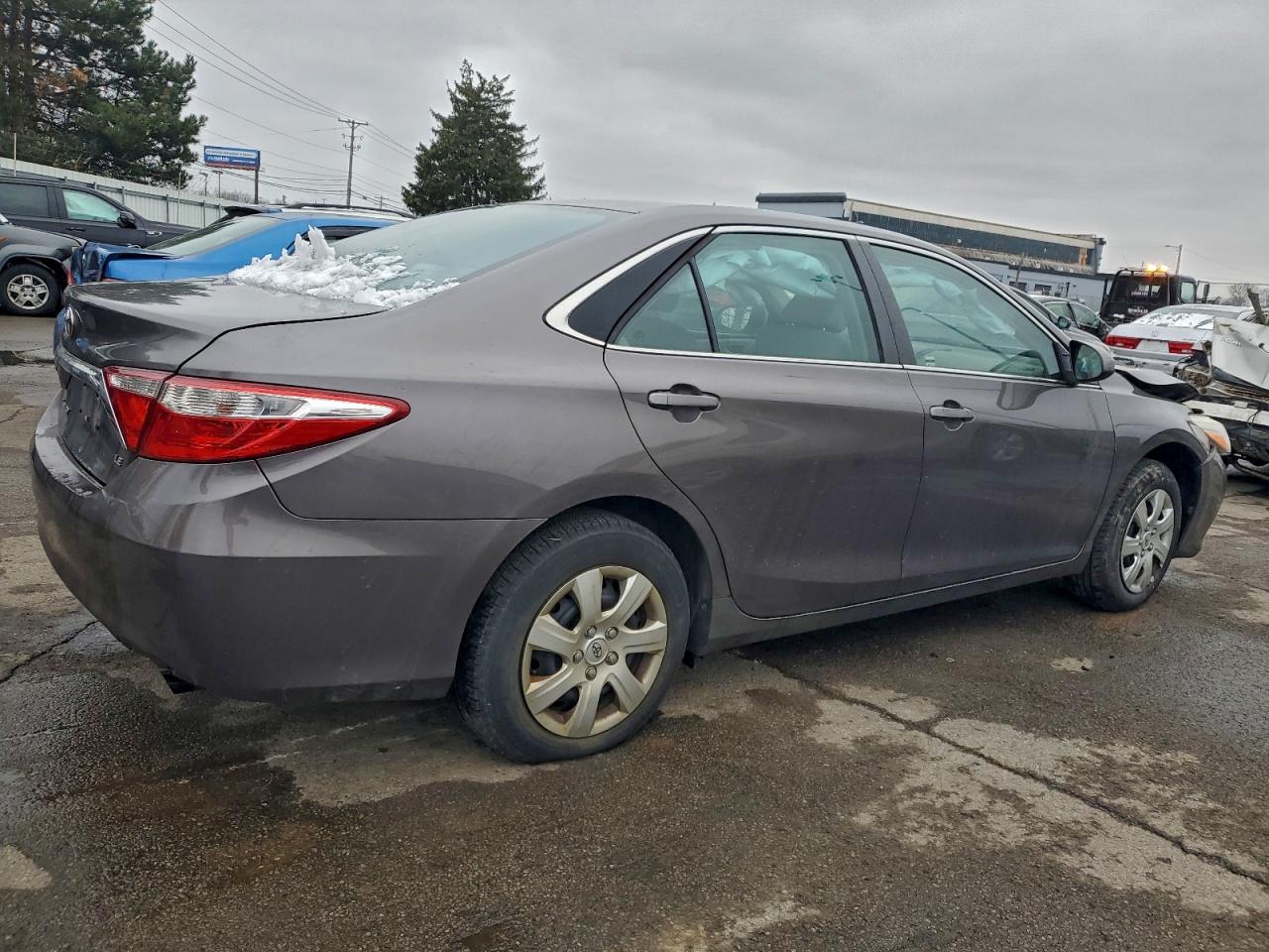 2017 TOYOTA CAMRY LE photo 3
