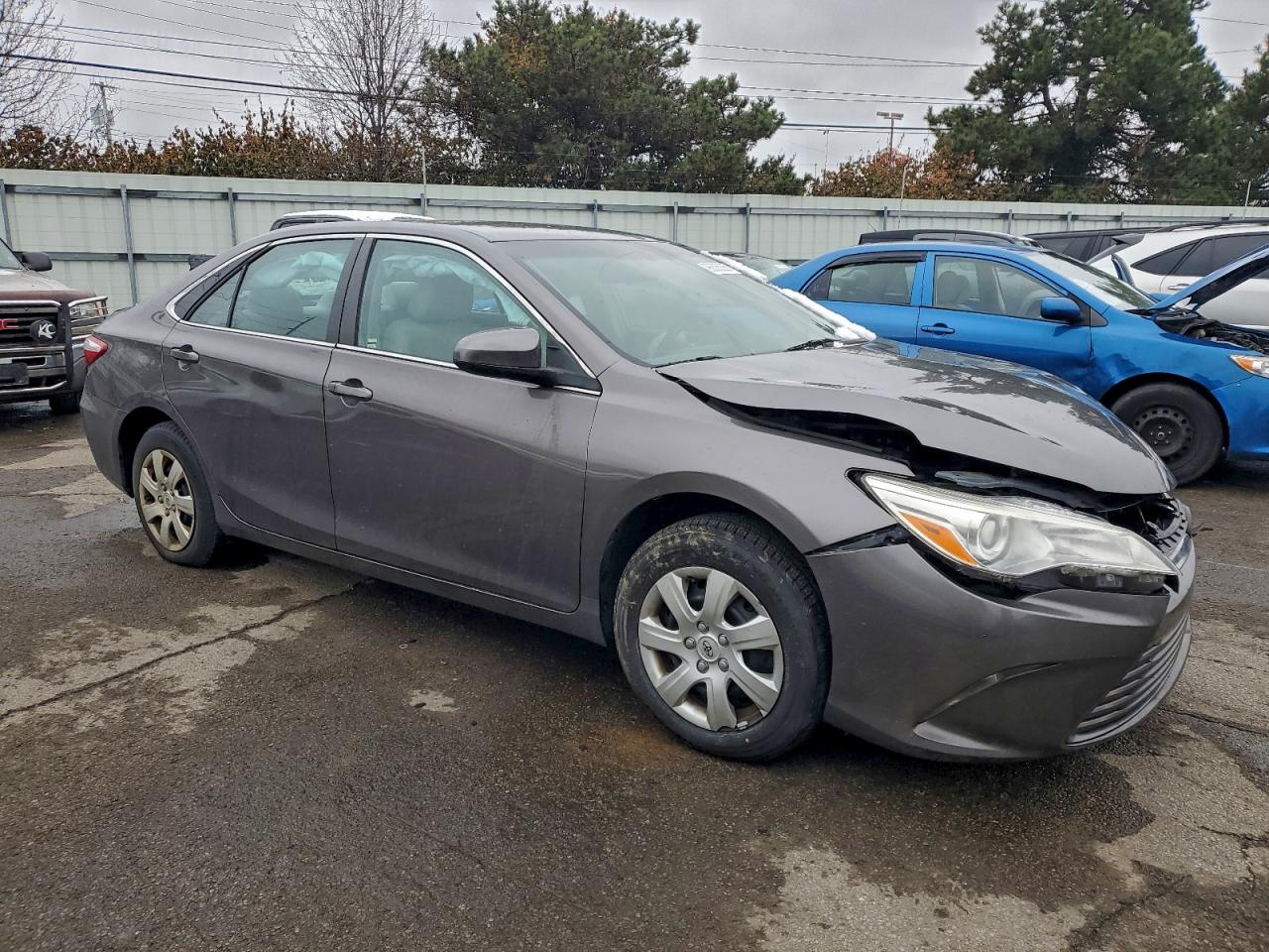 2017 TOYOTA CAMRY LE photo 4