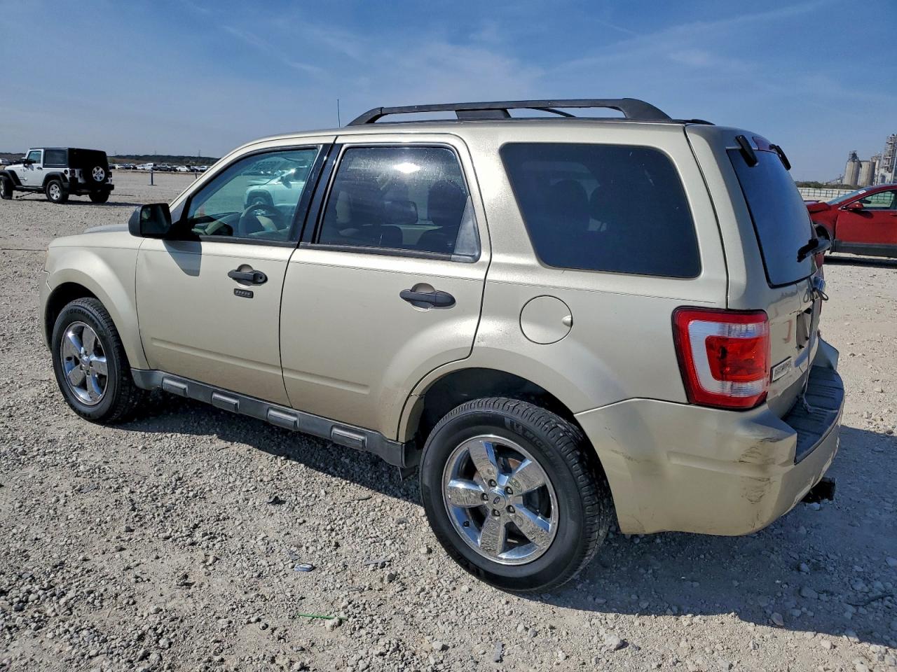 2011 FORD ESCAPE XLT photo 2